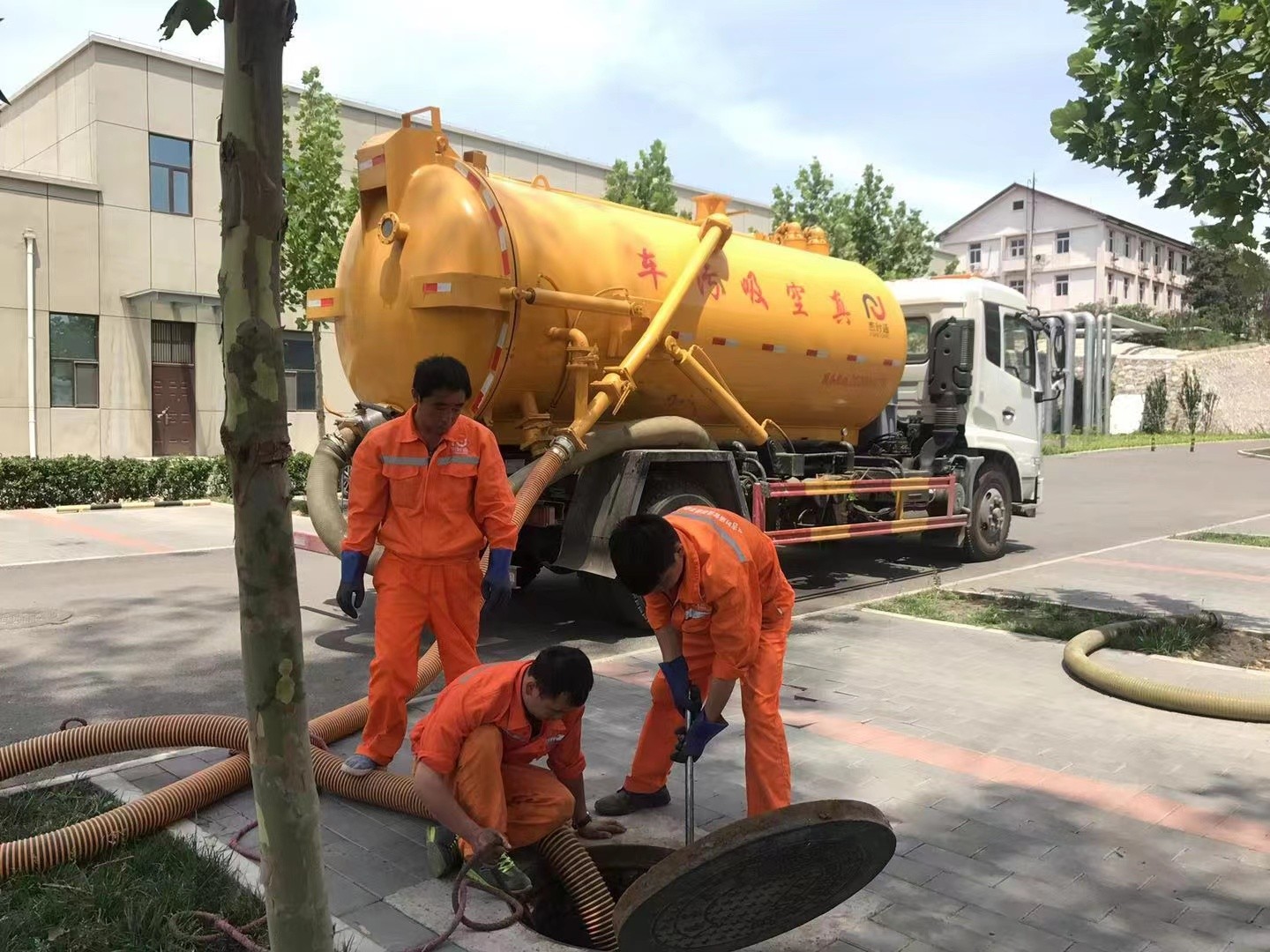 东方化粪池清理与5-8吨吸粪车施工效率分析